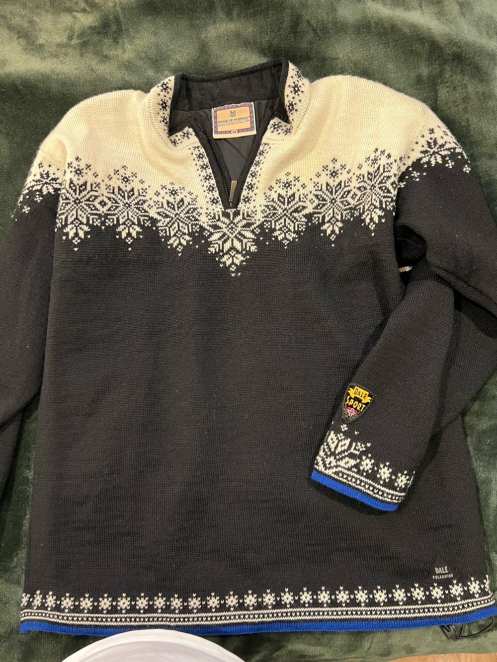 Classic DALE Snowflake Sweater-Black and White..fully lined..perfect condition - Picture 2 of 7